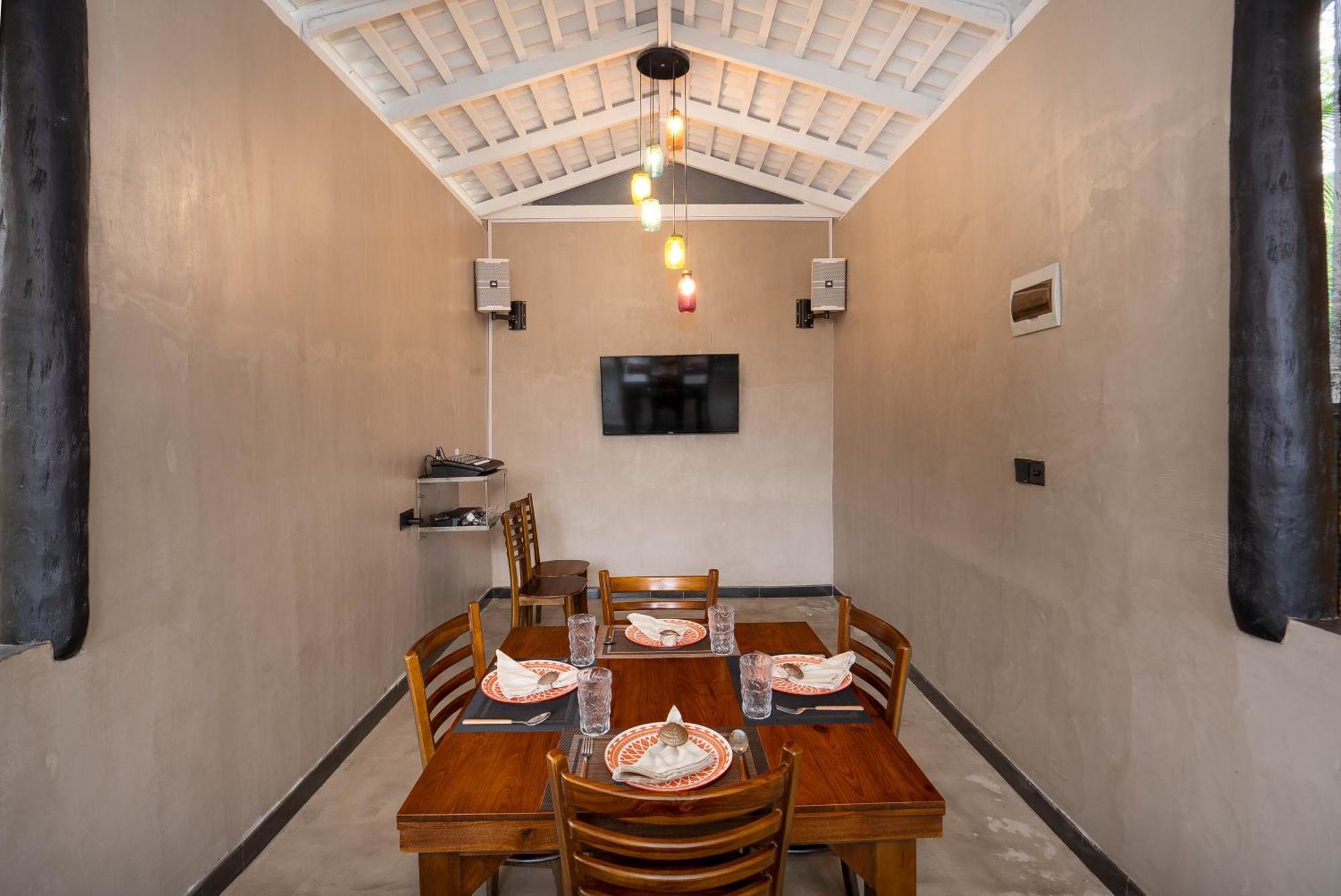 Hasthri Boutique Red Chalet In Ahangama With Pool Near Beach Екстер'єр фото