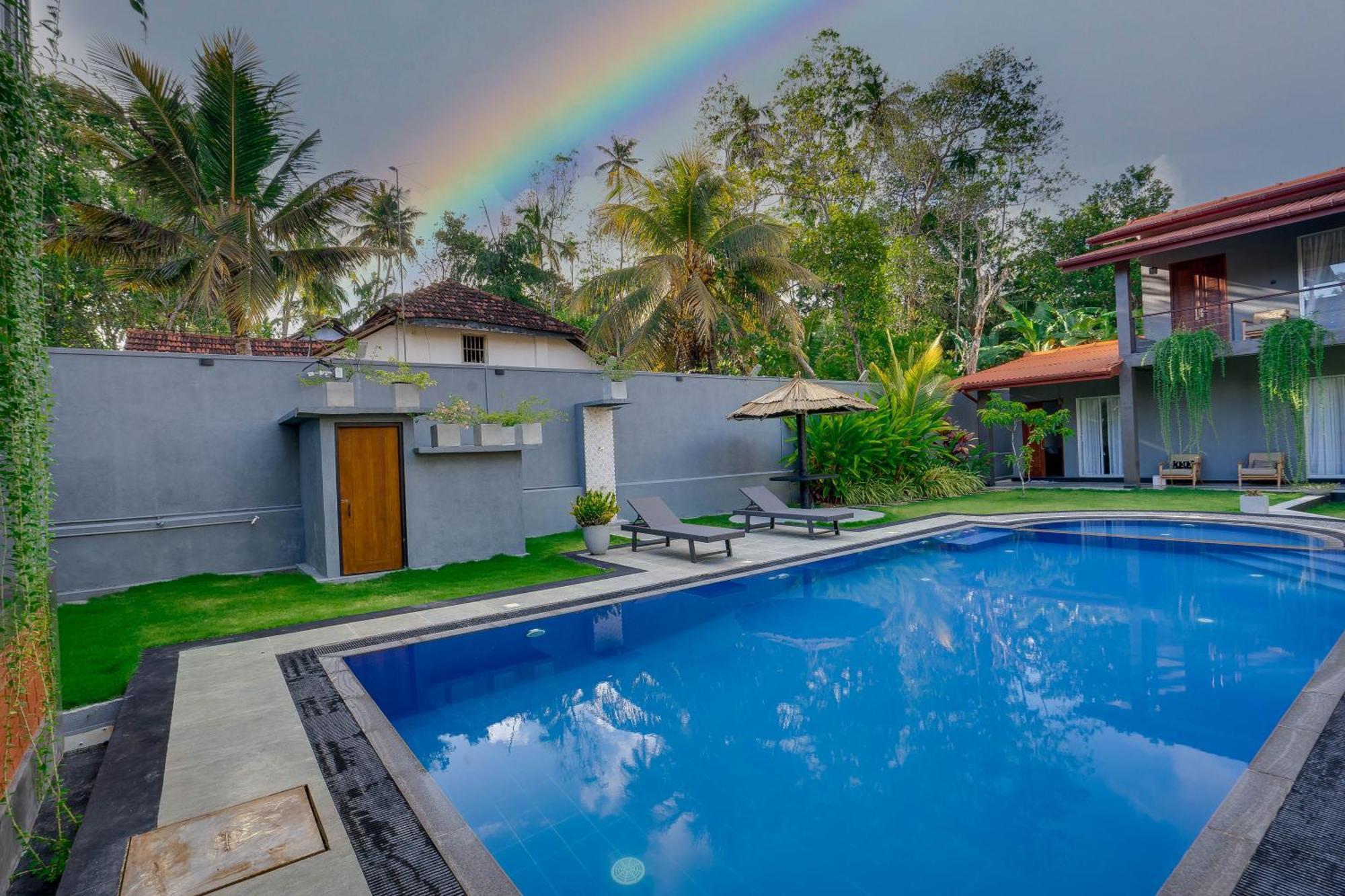 Hasthri Boutique Red Chalet In Ahangama With Pool Near Beach Екстер'єр фото