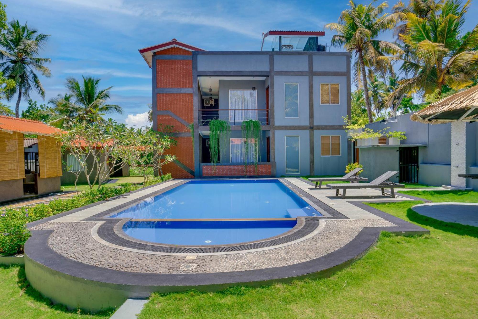 Hasthri Boutique Red Chalet In Ahangama With Pool Near Beach Екстер'єр фото