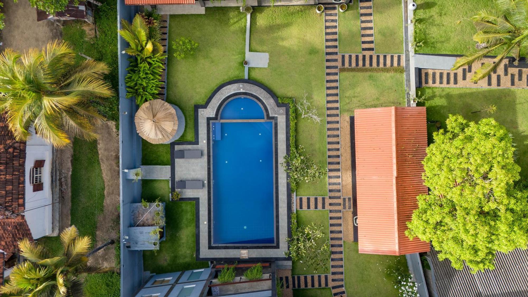 Hasthri Boutique Red Chalet In Ahangama With Pool Near Beach Екстер'єр фото