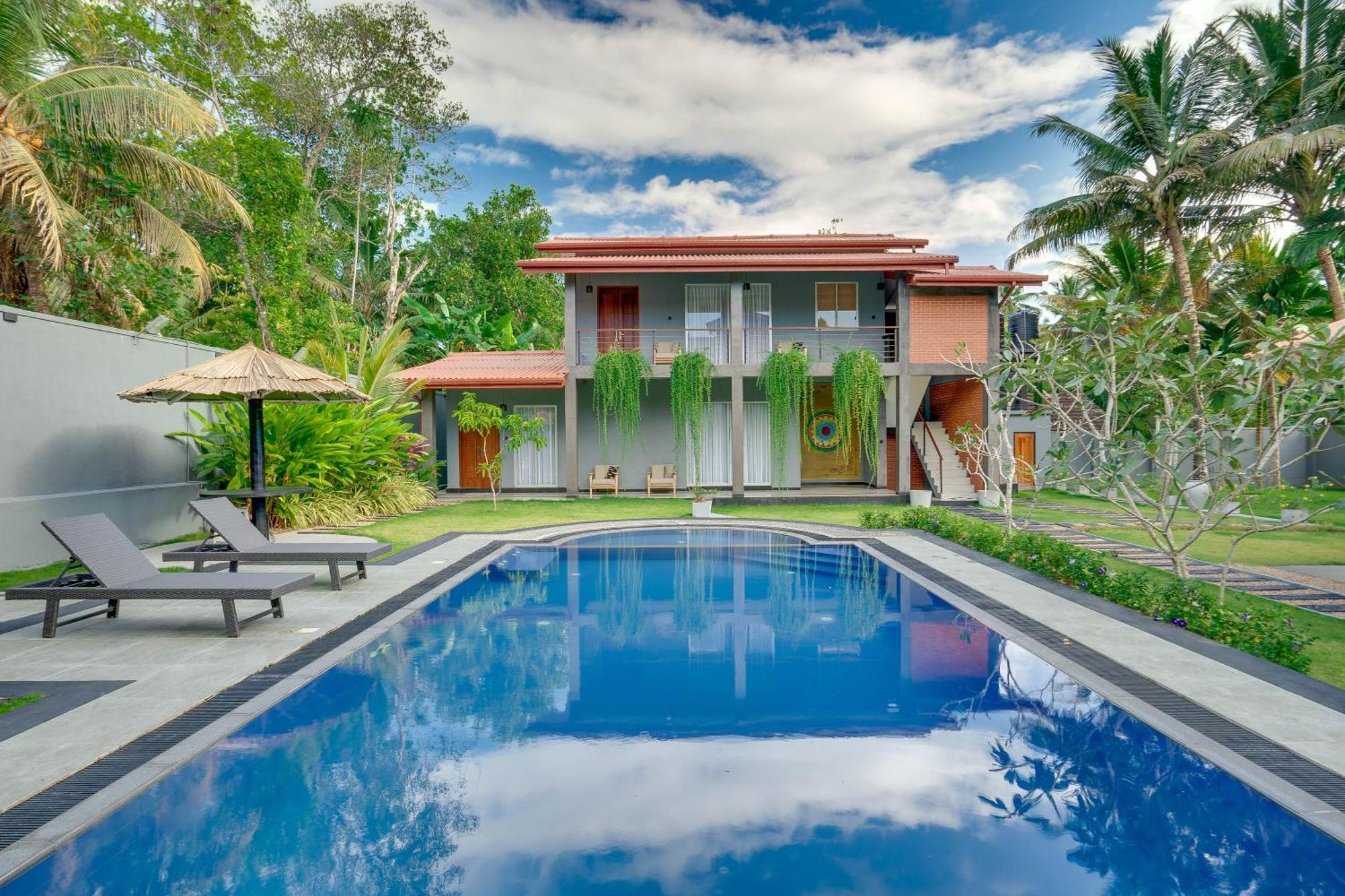 Hasthri Boutique Red Chalet In Ahangama With Pool Near Beach Екстер'єр фото