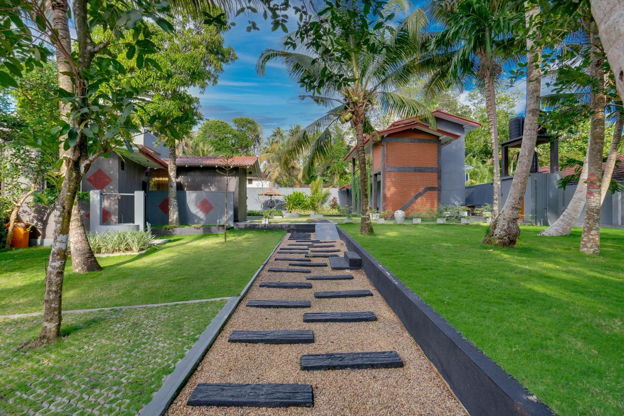 Hasthri Boutique Red Chalet In Ahangama With Pool Near Beach Екстер'єр фото